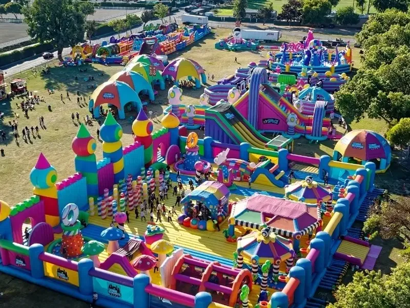 Hvilket presenningsmateriale er mere velegnet til langvarig udendørs brug?